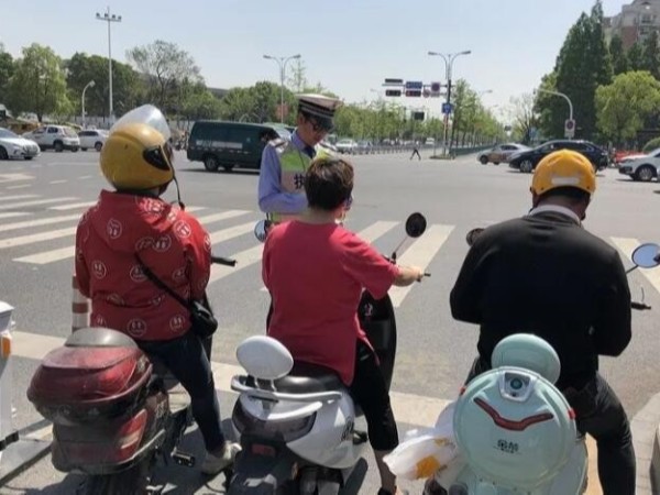 问题聚焦：安全帽能否替代头盔（三）