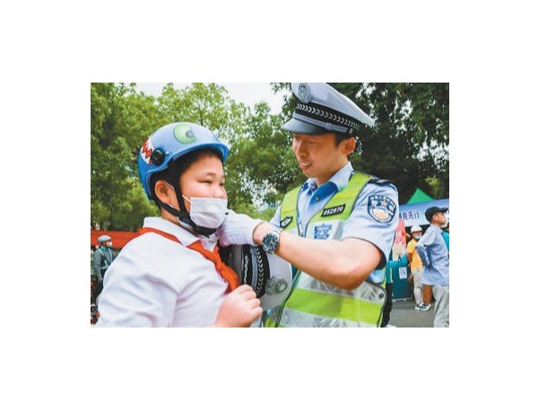 问题聚焦：安全帽能否替代头盔（一）